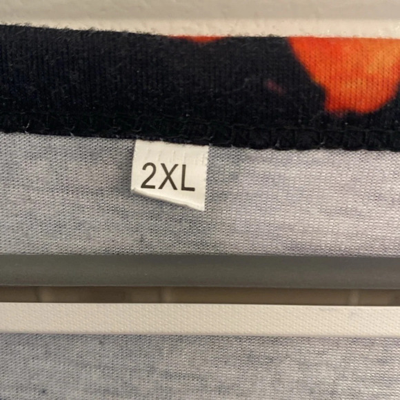 Neon paw print top. - Picture 3 of 5